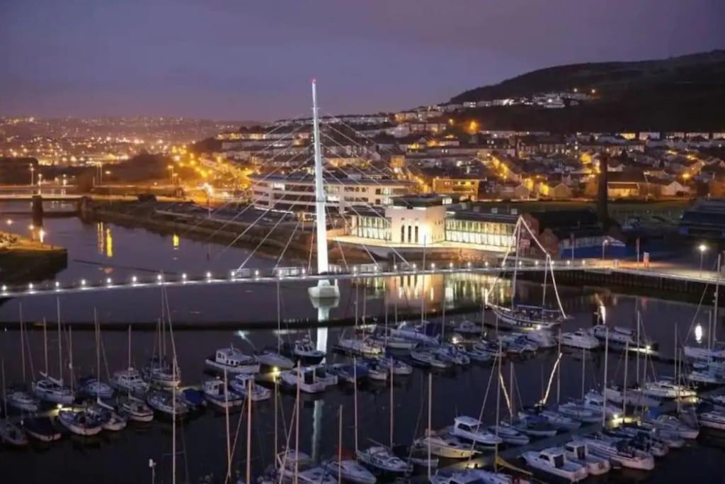 Luxe Living Family Home - Beach, Wifi, Parking Swansea Eksteriør bilde