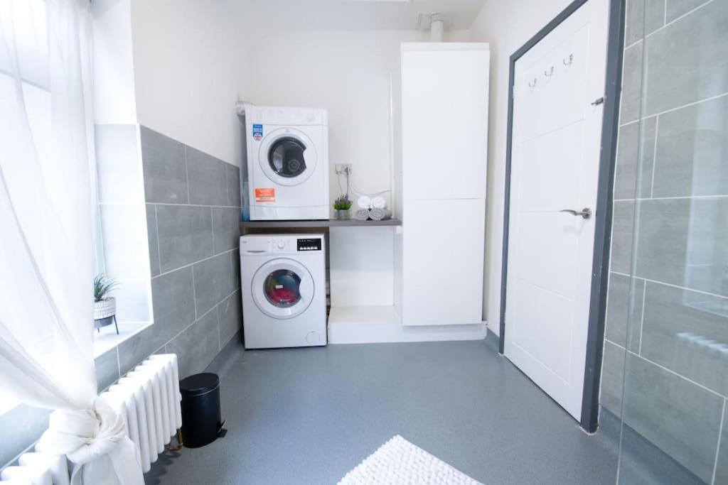 Luxe Living Family Home - Beach, Wifi, Parking Swansea Eksteriør bilde