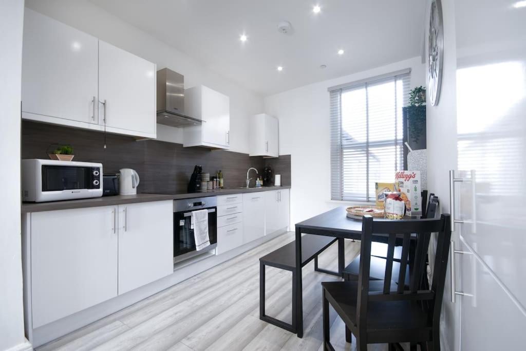 Luxe Living Family Home - Beach, Wifi, Parking Swansea Eksteriør bilde