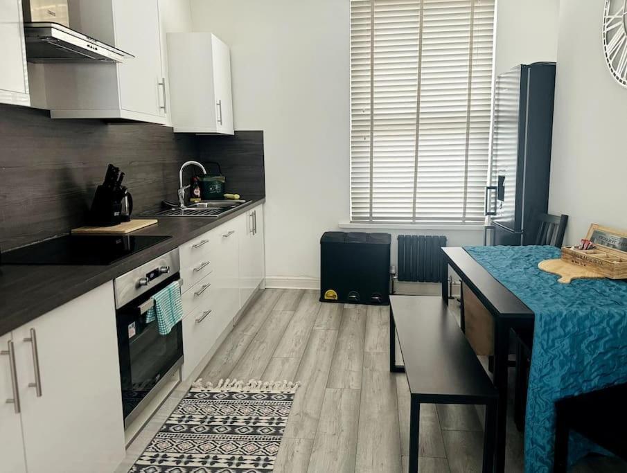 Luxe Living Family Home - Beach, Wifi, Parking Swansea Eksteriør bilde