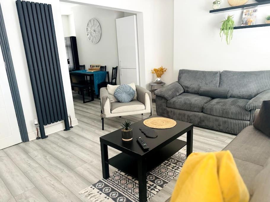 Luxe Living Family Home - Beach, Wifi, Parking Swansea Eksteriør bilde