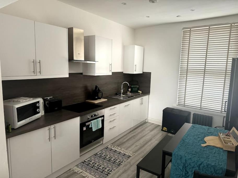 Luxe Living Family Home - Beach, Wifi, Parking Swansea Eksteriør bilde