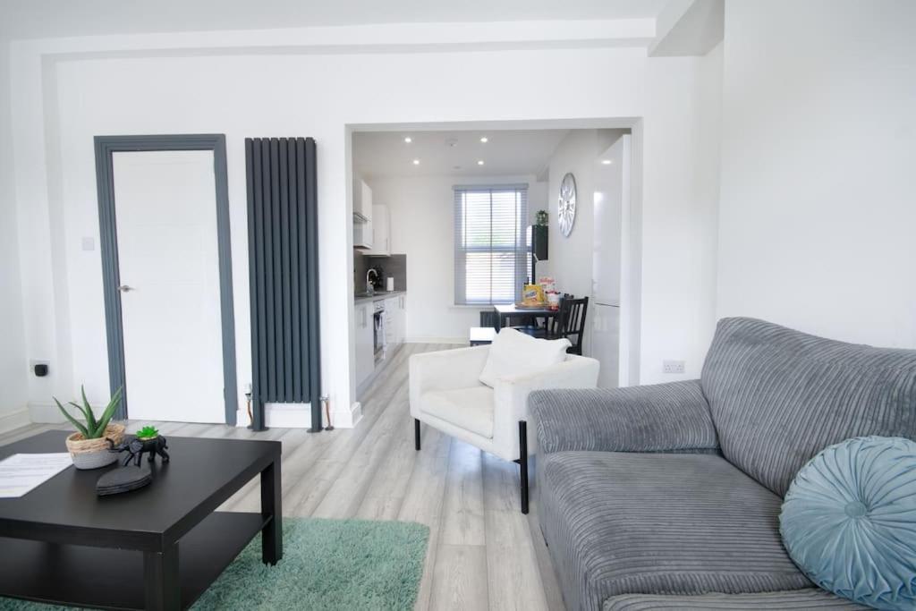 Luxe Living Family Home - Beach, Wifi, Parking Swansea Eksteriør bilde